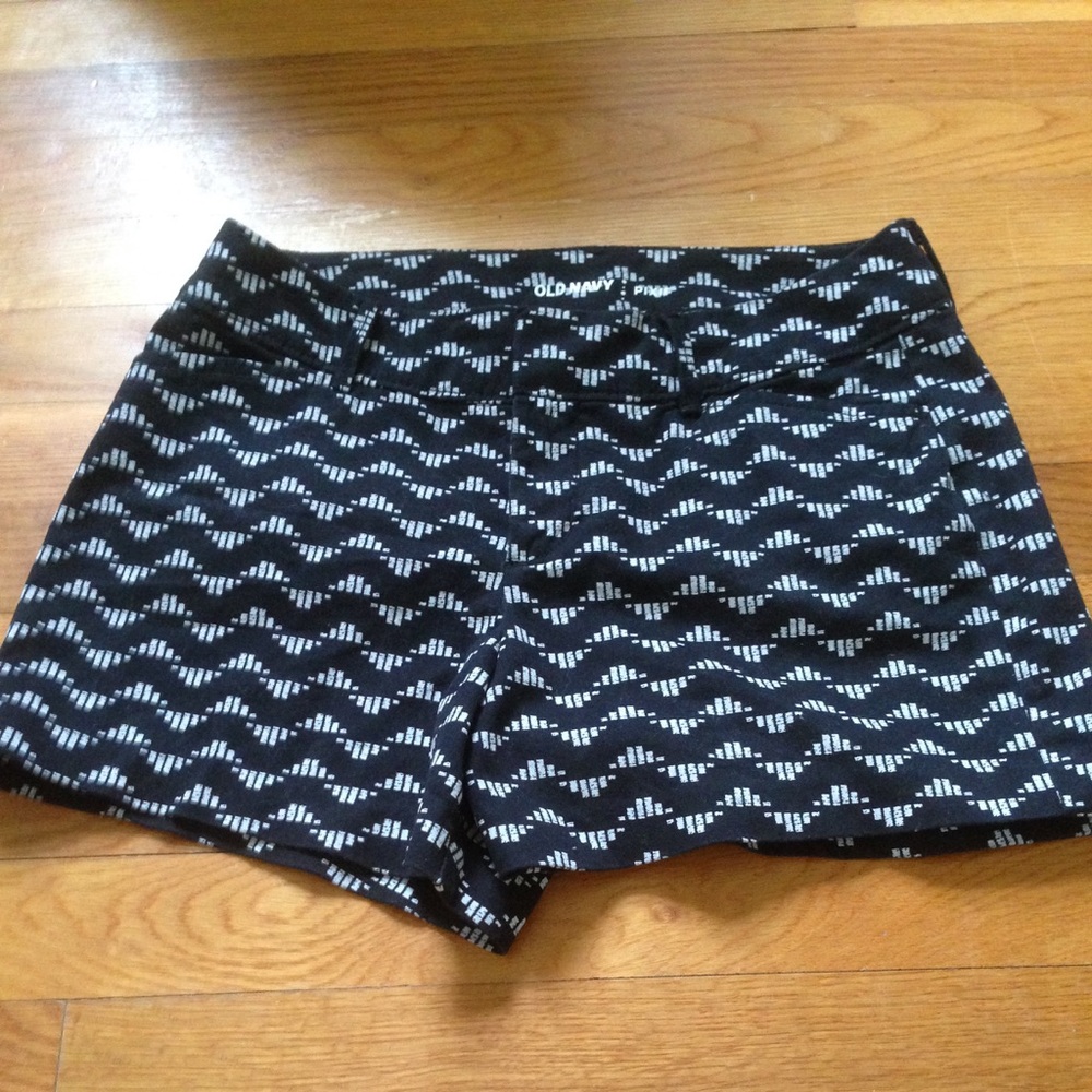 *SOLD* Patterned Size 0 Old Navy Pixie Cut Shorts